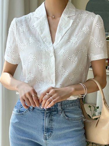 Blusa blanca bordado inglés solapa