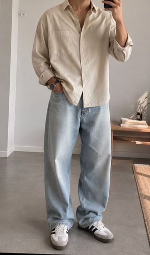 Camisa beige oversize con jean claro