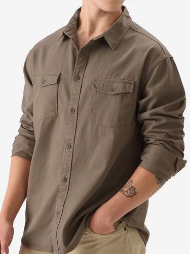 Camisa militar bolsillos con solapa