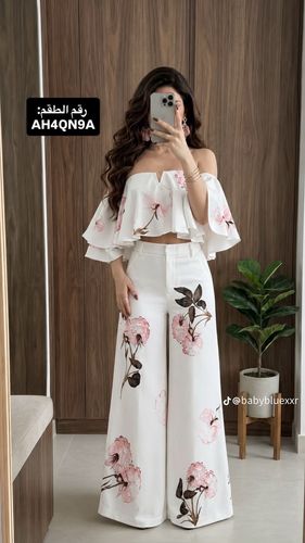 Conjunto floral top volante y pantalón