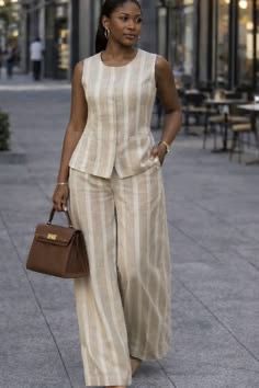 Conjunto rayas beige chaleco pantalón