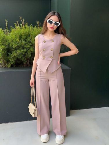 Conjunto rosa chaleco botonado pantalón