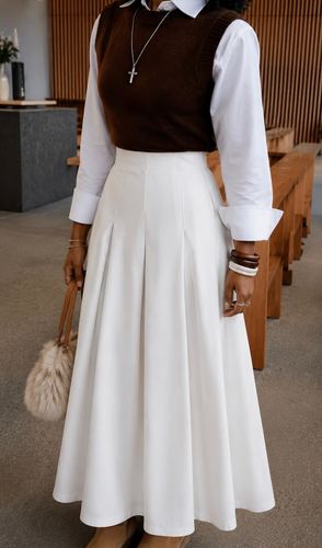 Falda midi blanca acampanada