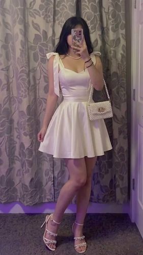 Vestido corto blanco lazos hombro