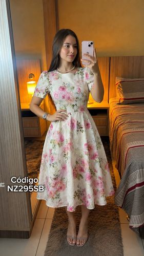 Vestido midi floral rosa y crudo